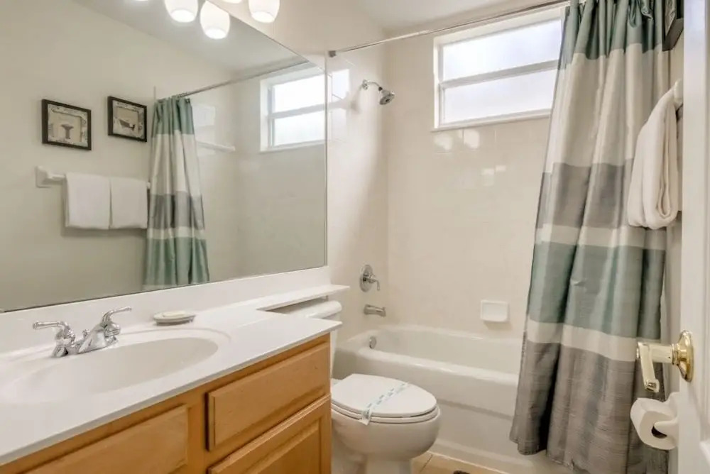 5 Star Surprise! No Rear Neighbors In Pool Area! Home
