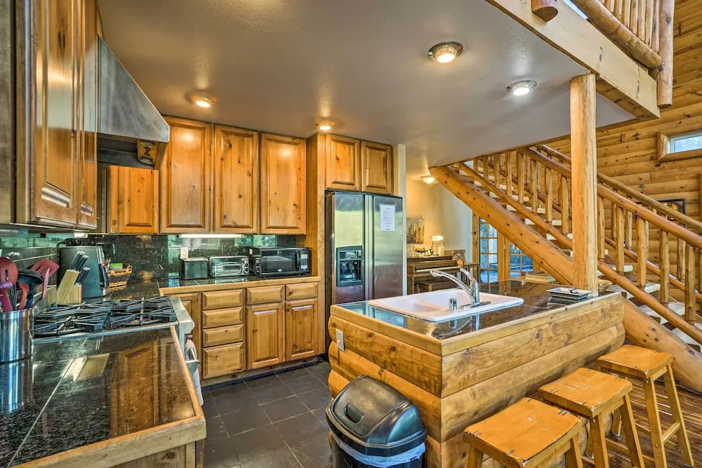 Hot Tub, Indoor Pool! Home 8 Mi to Heavenly Skiing