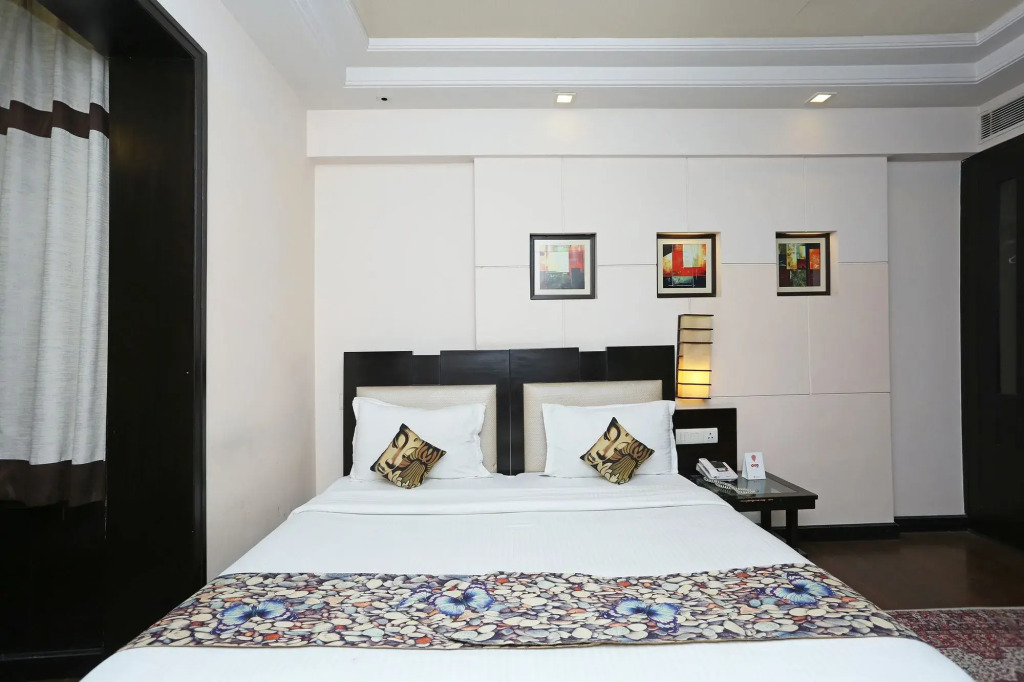 OYO 11322 Hotel The Camria