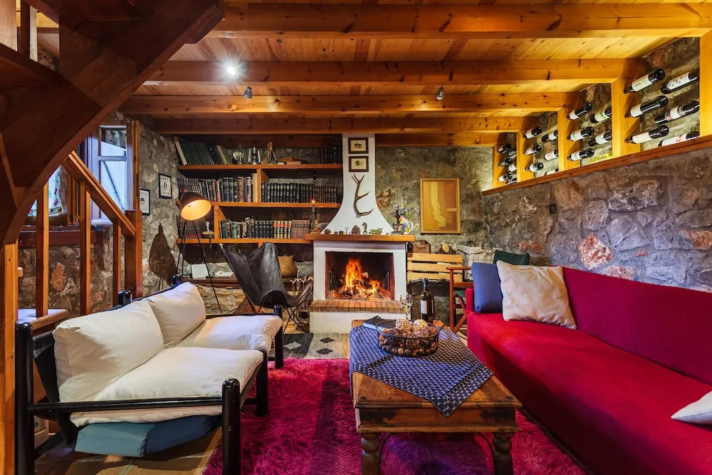 Escape in the Forest, Cosy Chalet with Home Cinema