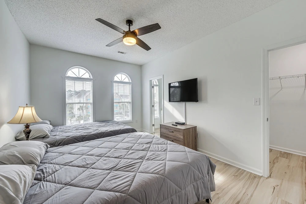 1 Mi to Beach: Myrtle Beach Condo w/ Pool Access