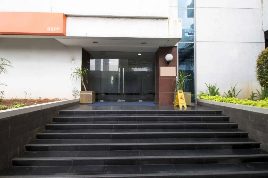 RedDoorz Plus near RS Pertamina
