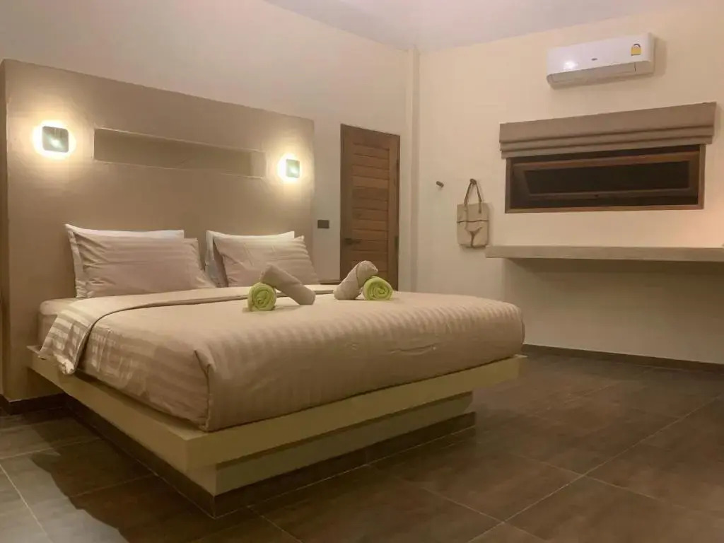 Baan Bai Mai, 2 villas, 8 bedrooms for 16 guests