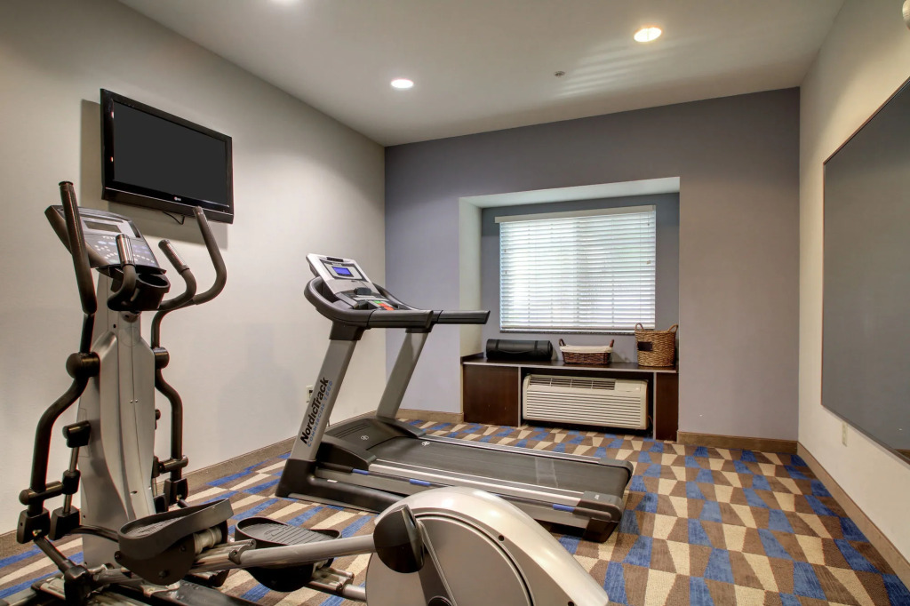 Microtel Inn & Suites by Wyndham Tuscaloosa Near University