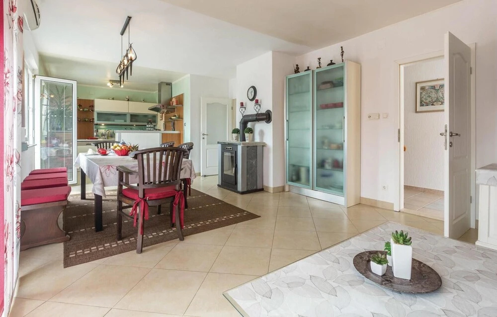 Awesome Apartment in Porec With 4 Bedrooms and Wifi