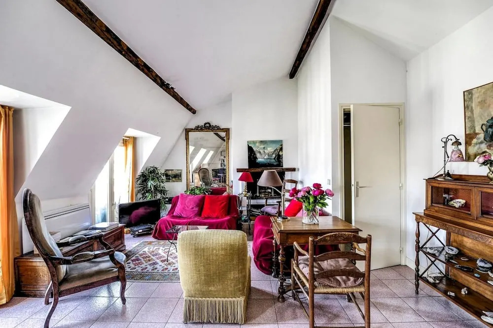 Rustic 3-bdr Family Apartment in Canal St. Martin
