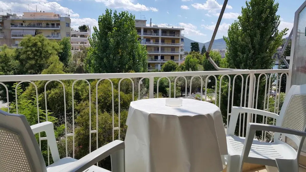 Seaview Studio Flat in Central Halkis