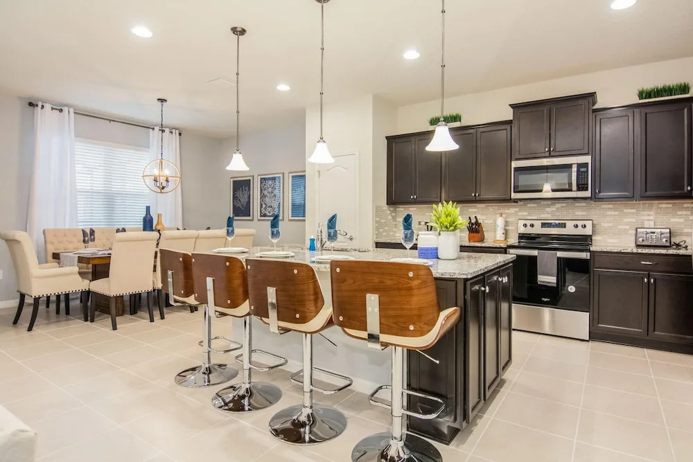 Lily Garden: Private Pool, BBQ Grill, 24/7 Support