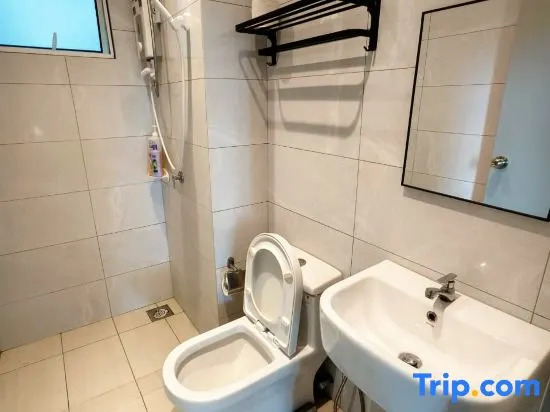 AmberCove, Jonker Street-New Purple Cozy 5pax