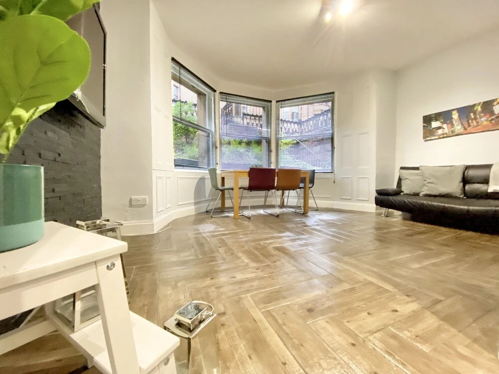 Premium 4 bed Apartment, West End of Glasgow
