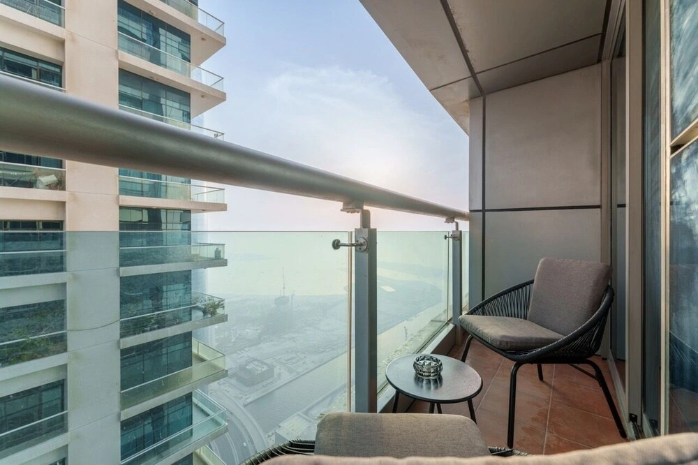 Large Flat with High Floor in Marina