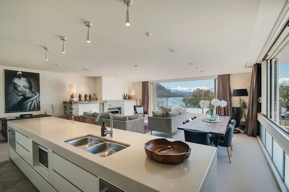 Ardmore Street Luxury Apartment