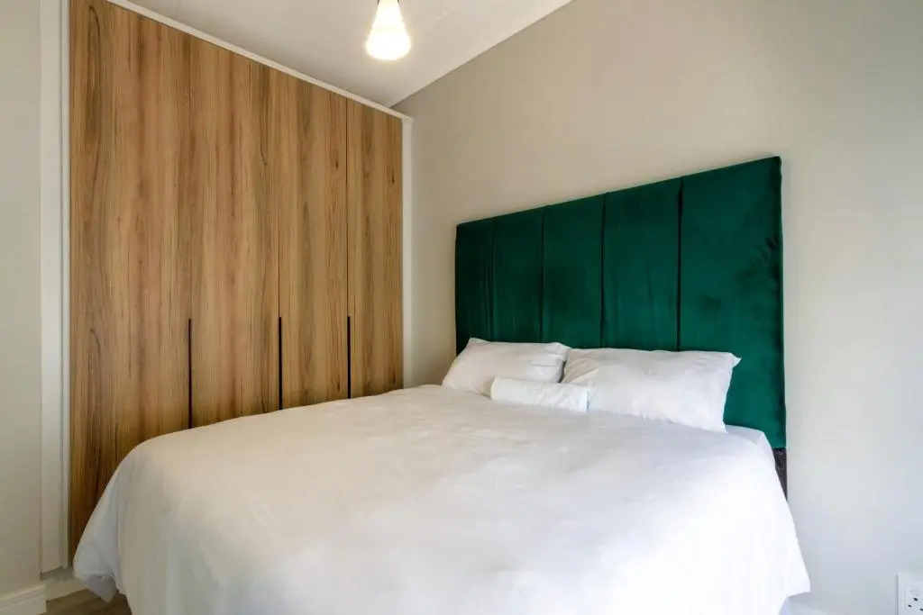 Lovely 1 Modern bedroom in Waterfall City