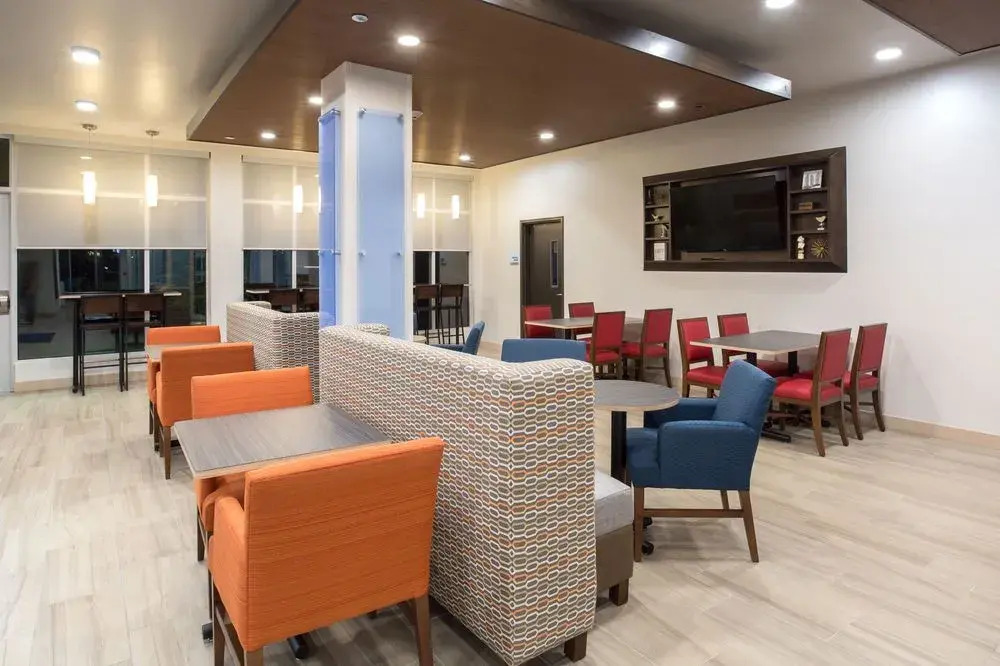 Holiday Inn Express & Suites Lincoln