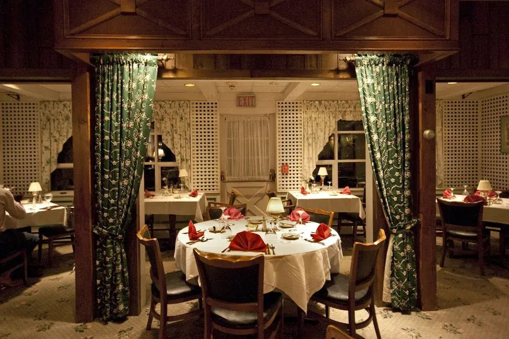 Crescent Lodge & Country Inn