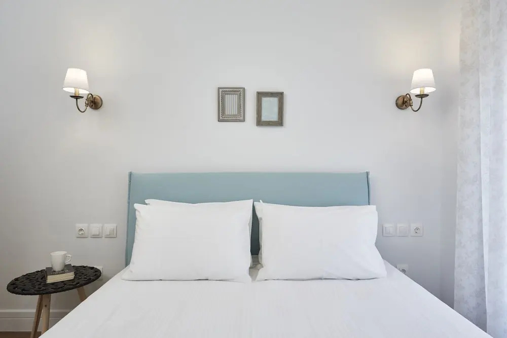 Luxury n Chic Athens Museum Apt
