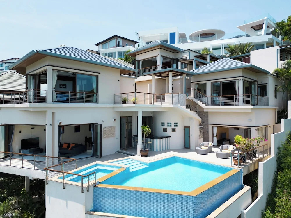 Villa Azure with Infinity Pool