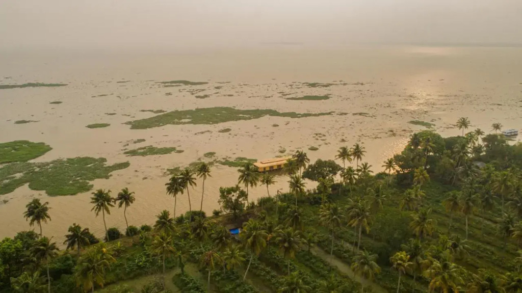 Niche Stays Luxury Houseboats