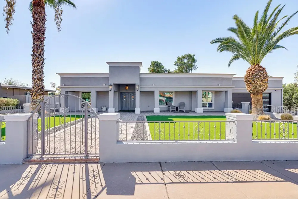 8 Mi to Old Town Scottsdale: Family Home!