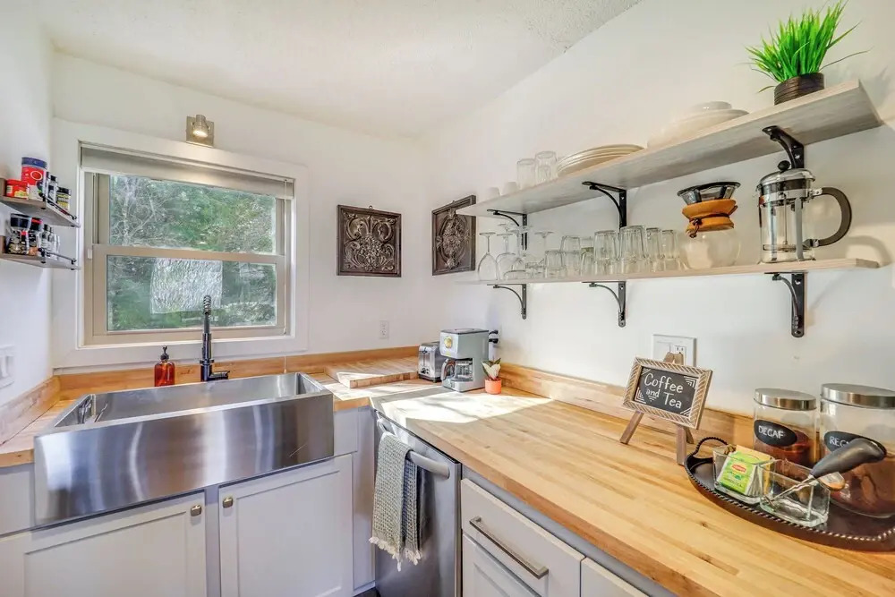 1 Mi to Skiing: Cozy Townhome in Beech Mountain!