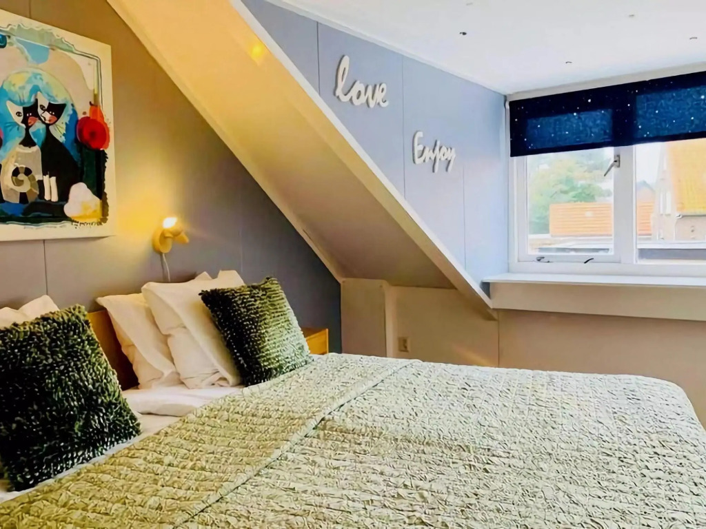 Attractive holiday residence in De Koog, a stone's throw from the beach