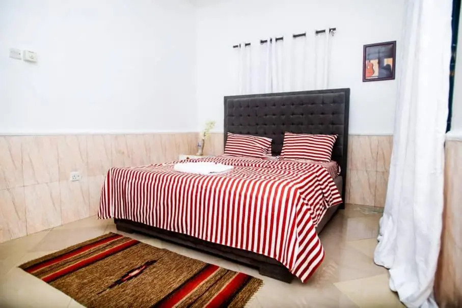 Ecologically sound free wifi&netflix, good kitchen