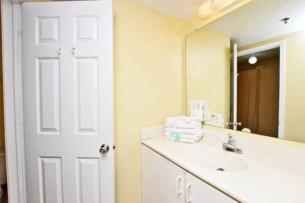 Tradewinds 901 - 2 Br condo