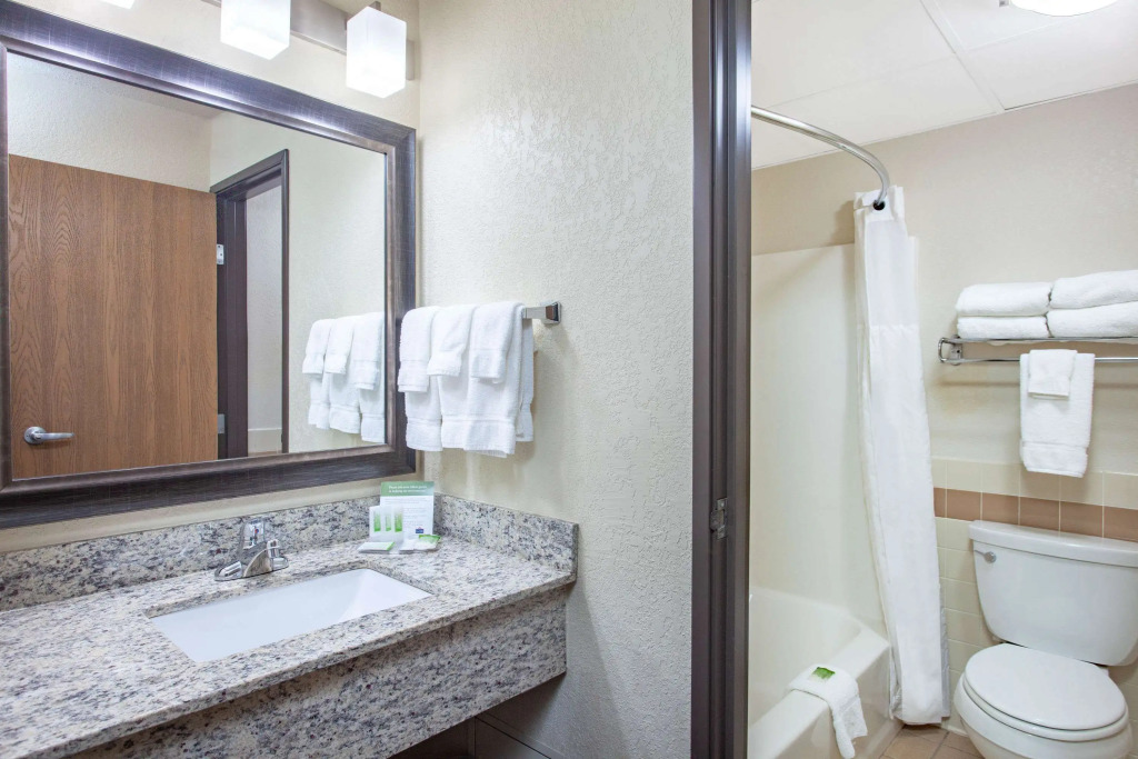 AmericInn by Wyndham Mankato Event Center near MSU