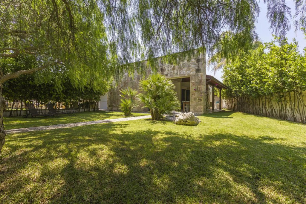 Villa with garden in Torre dell'Orso-Villa Ray