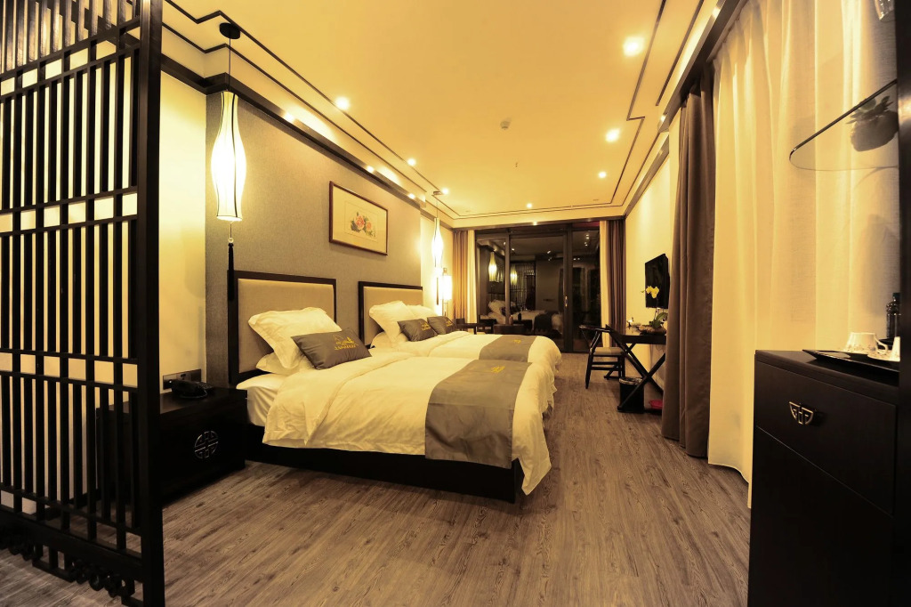 Secret Garden Lakefront Hotel 连住两晚享高铁站免费接站