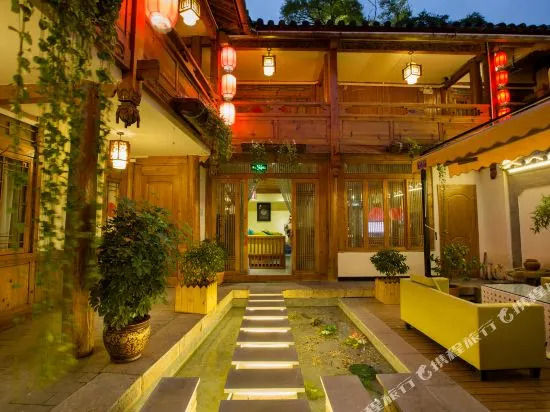 Three Bears Panoramic Beauty Su (Lijiang Ancient City Sifang Street Branch)