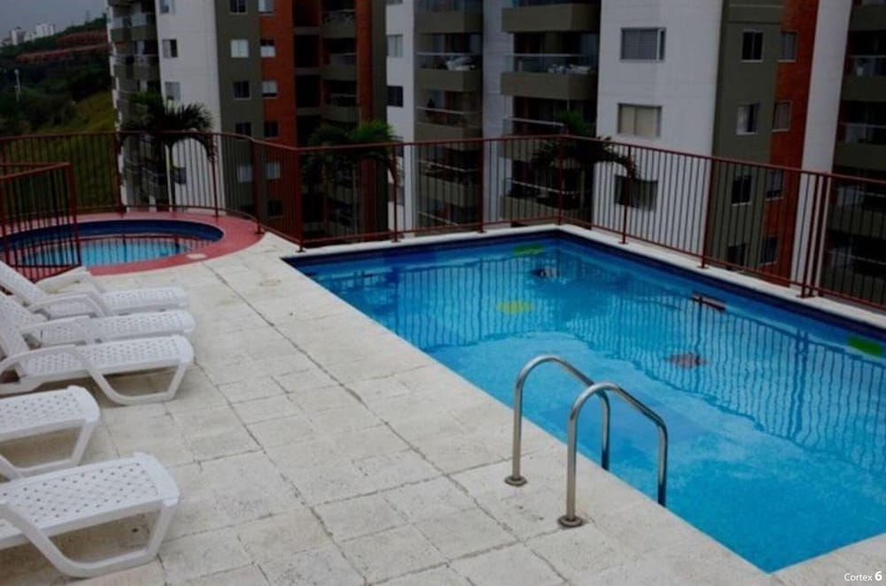 Luxurious Apartment in Front of the Chipichape Shopping Center