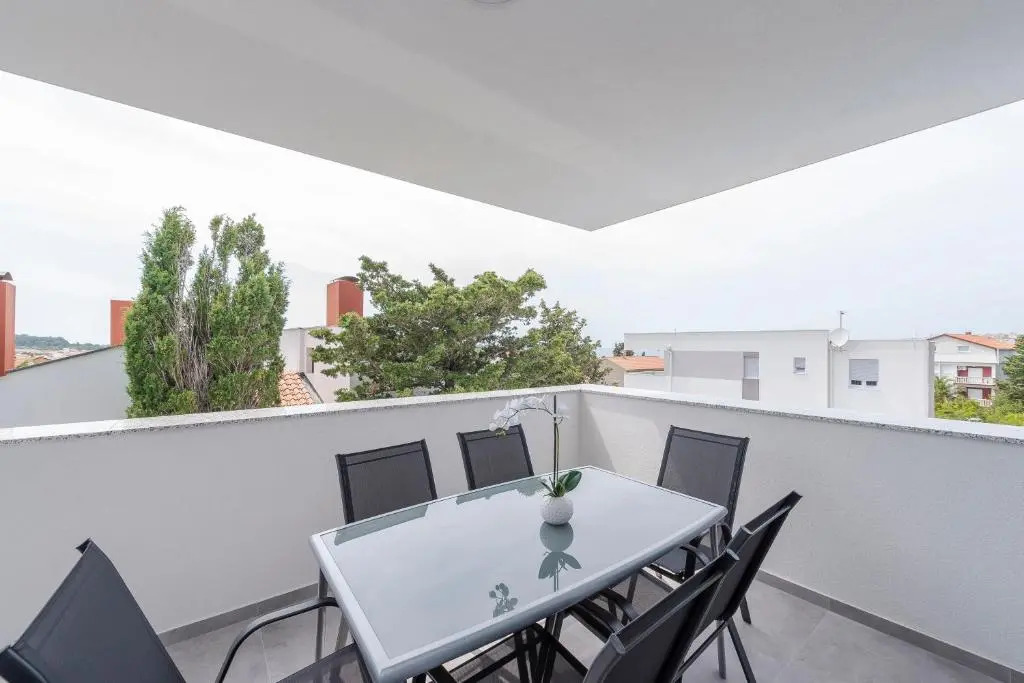 Villa Star 5 a centrally located ap. with a pool