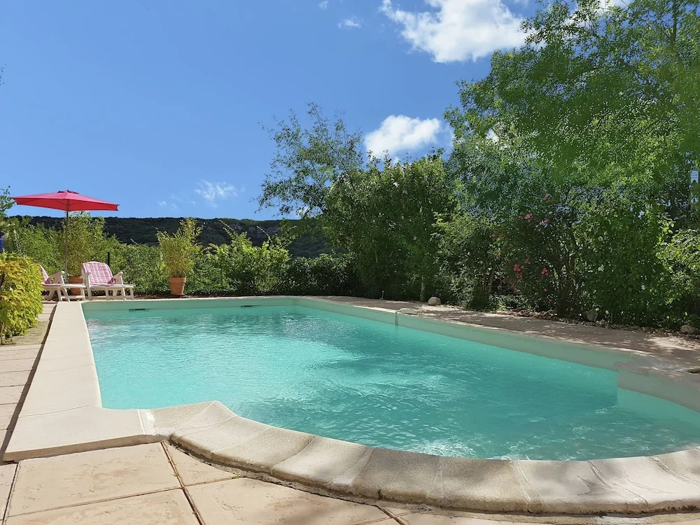 Saint-bres: Pool & Nature
