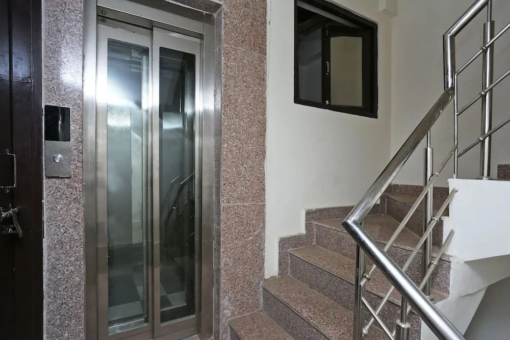 OYO 13280 Hotel Royal India