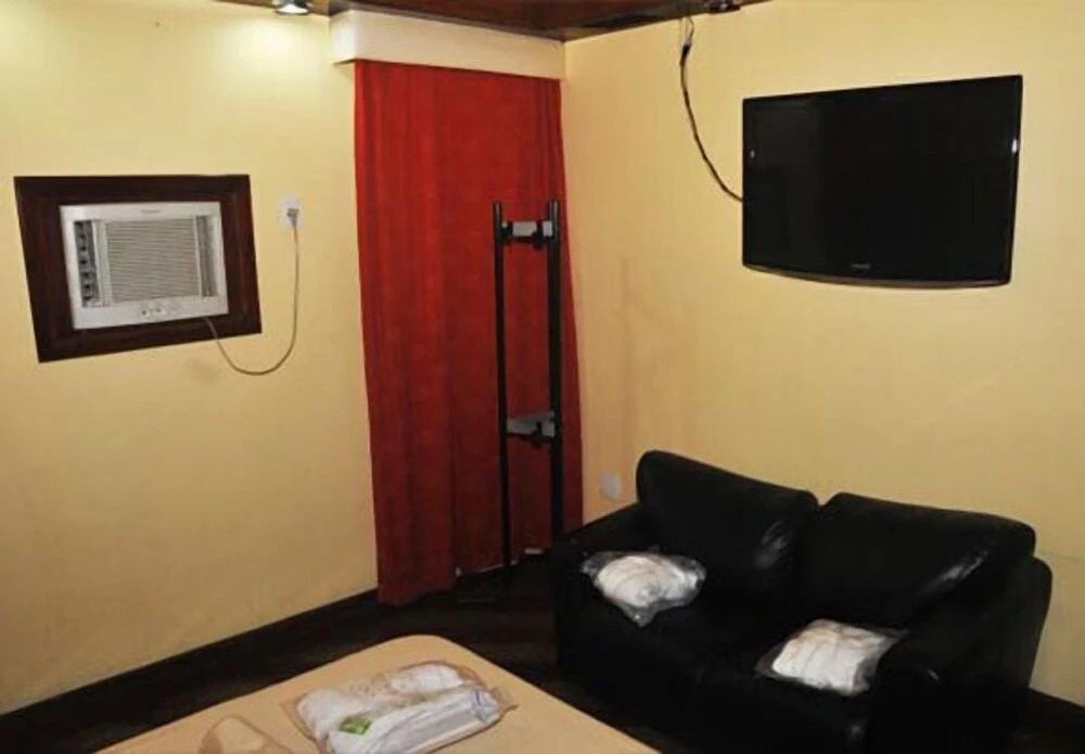 Motel Caricia (Только для взрослых)