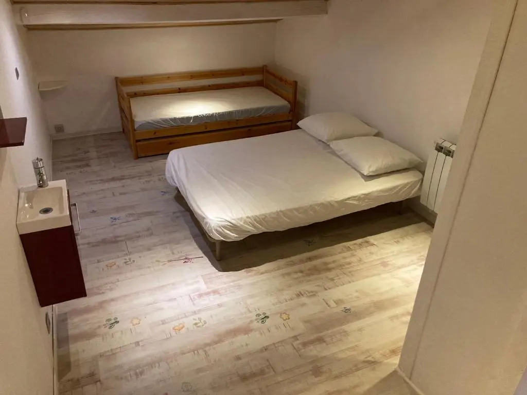 Belle villa spacieuse avec piscine privée, semi climatisée- 10 couchages, wifi, proche canal du midi et à 4 km de la mer LXPIN7