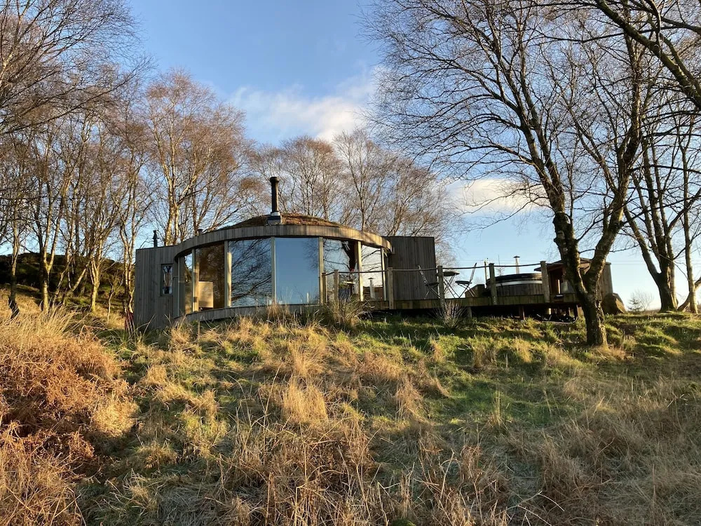 Luxury and Peaceful 1-bed Roundhouse With Hot Tub