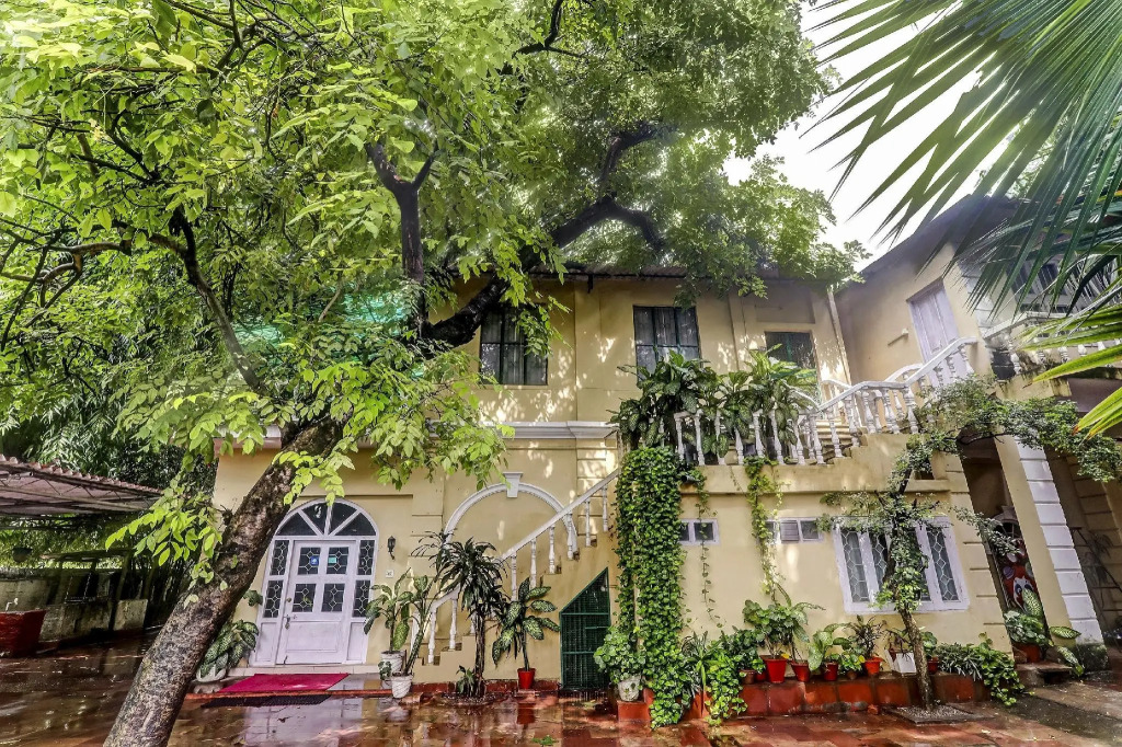 OYO 82551 Lukerganj Villa
