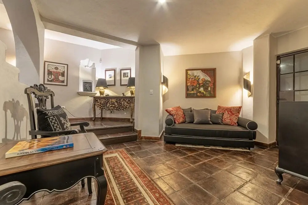 HOLT - Classic Chalet with Pool Overlooking Parroquia