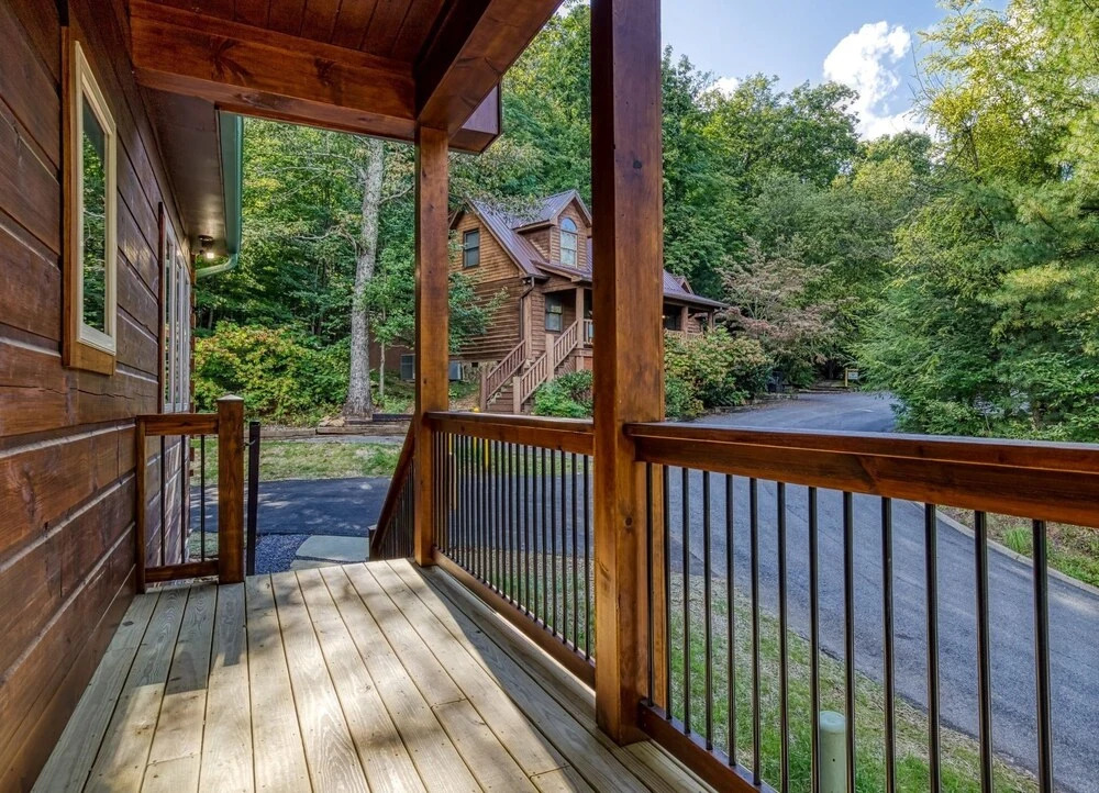 Bear Tracks Lodge 4 Bedroom Cabin by RedAwning