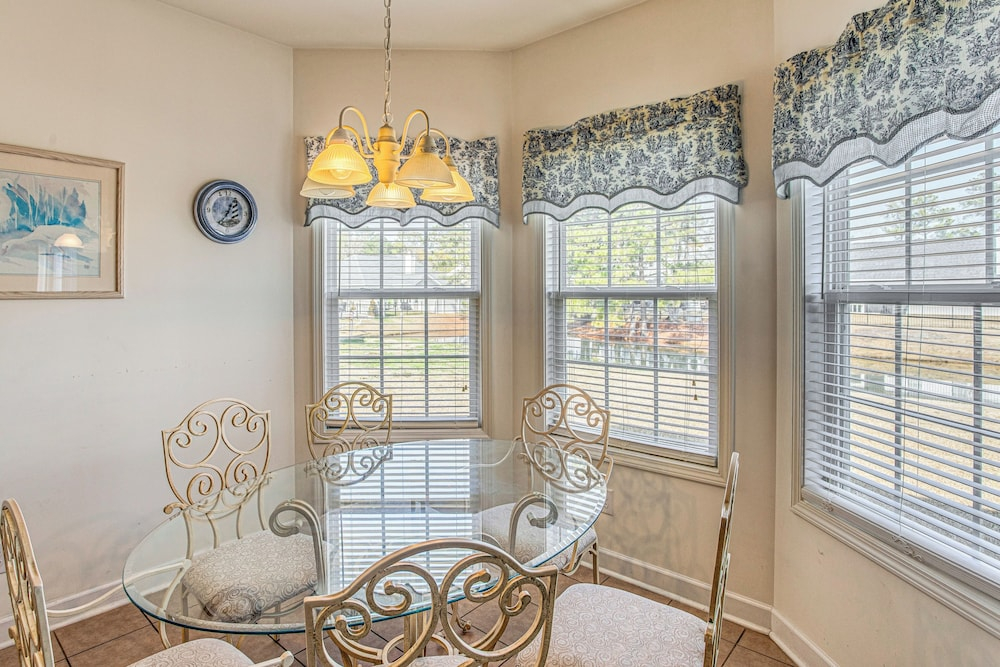 Pool Access & Pond Views: Longs Home Near Golf!