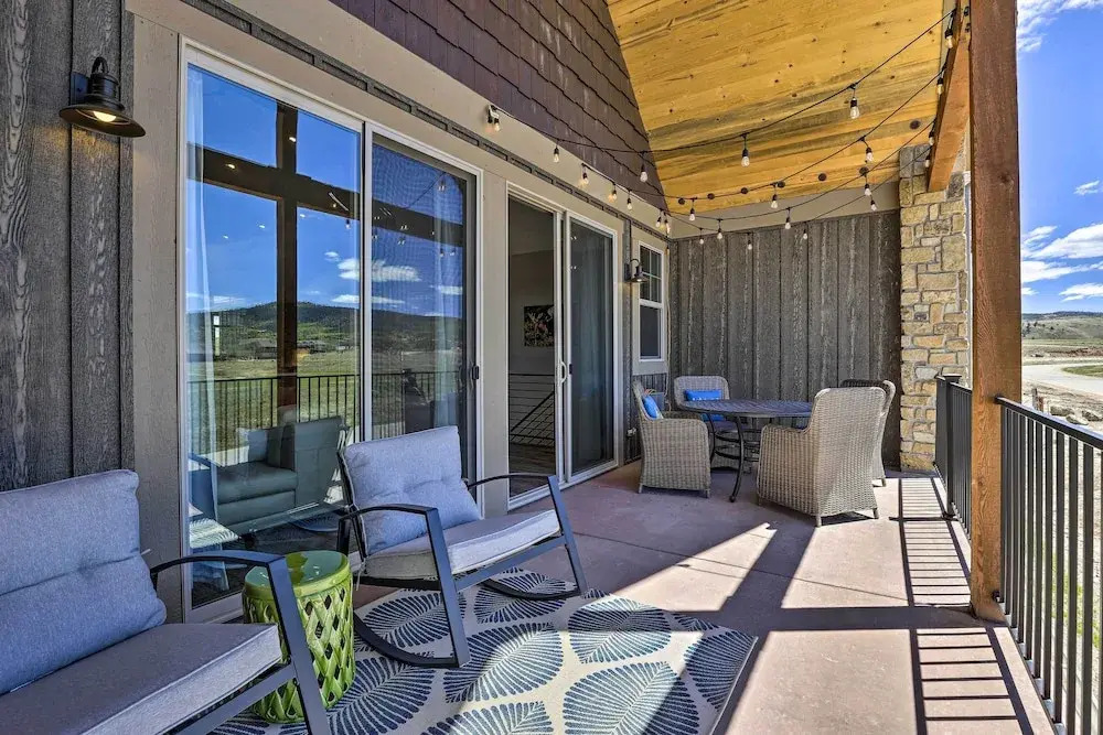 20 Mi to Winter Park: Mtn-view Townhome w/ Balcony