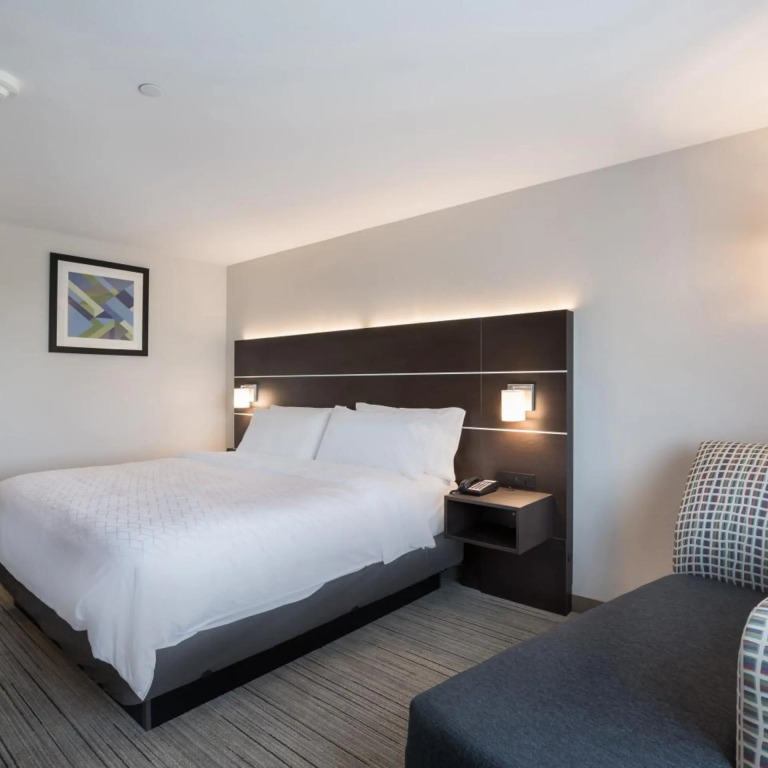 Holiday Inn Express & Suites Chicago - Hoffman Estates by IHG