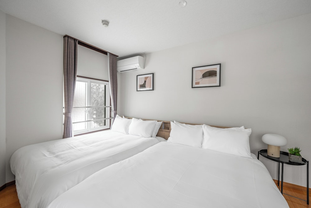 E-Us Sakaedori House