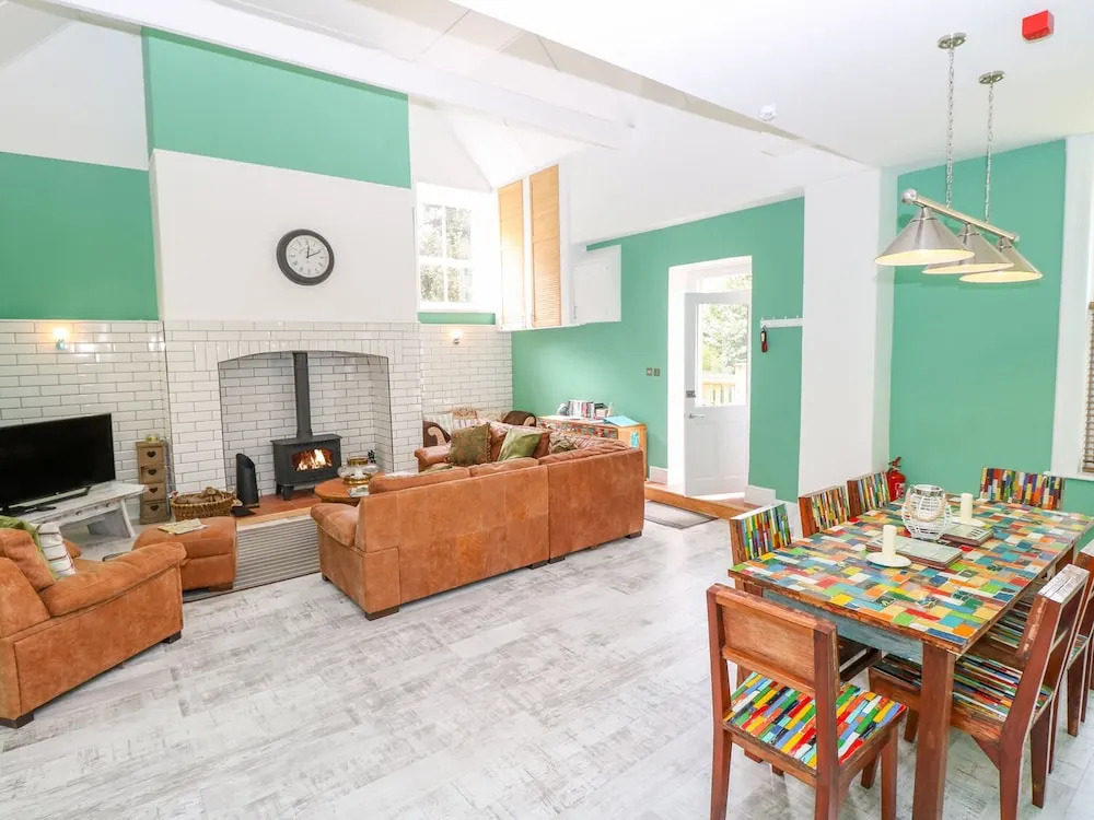 The Old Kitchens - Dog-Friendly Coastal Cottage, Isle of Wight, Near The Needles