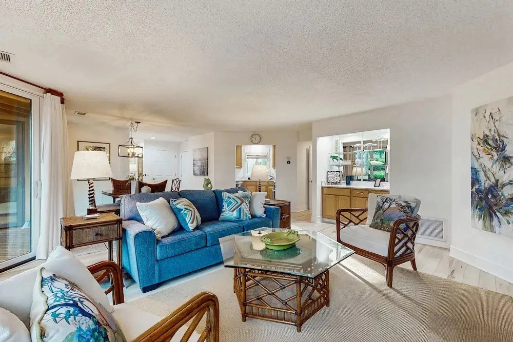 Ground Floor Condo With Private Patio, Full Kitchen, Beach Access and Pool