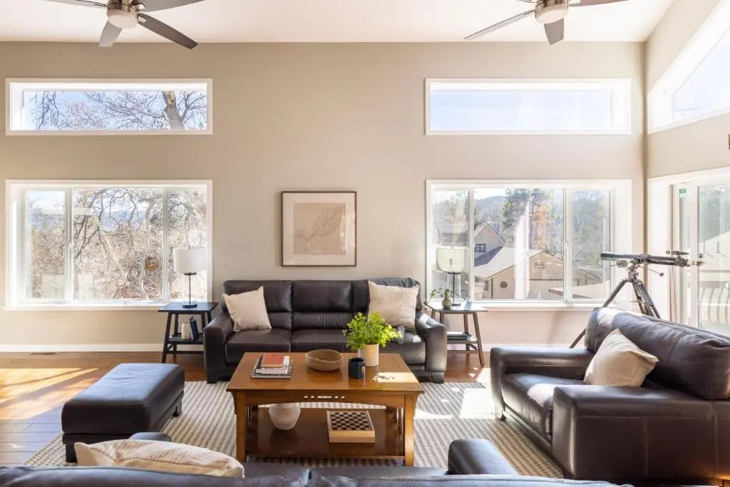 Kodiak by Avantstay - Picturesque Big Bear Home w Modern Amenities & Large Balcony