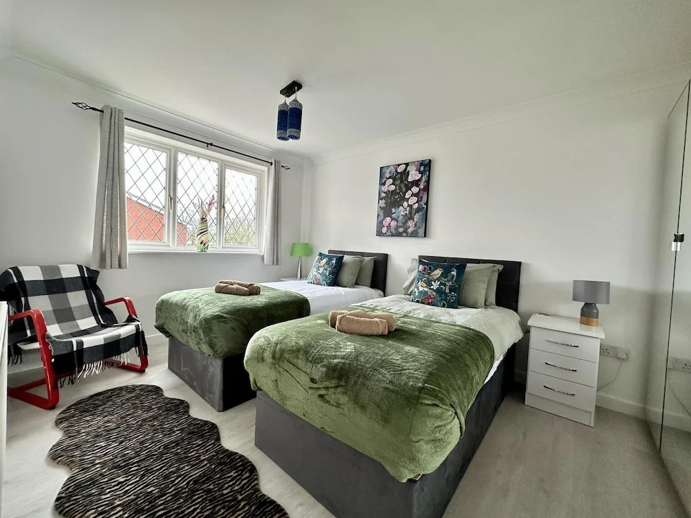 Spacious 4-br Cambridge House, Free Parking