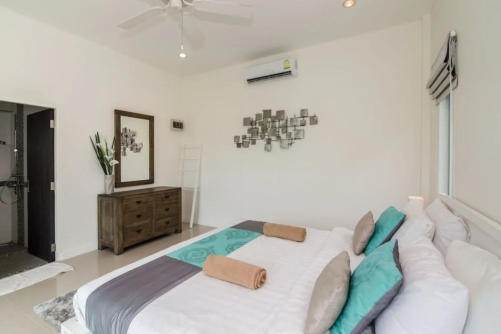 Hua Hin Pool Villa with 4 Bedrooms L50